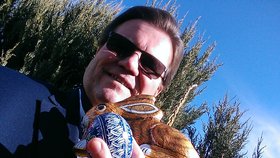 Zdeněk Škromach nafotil sérii velikonočních selfie.