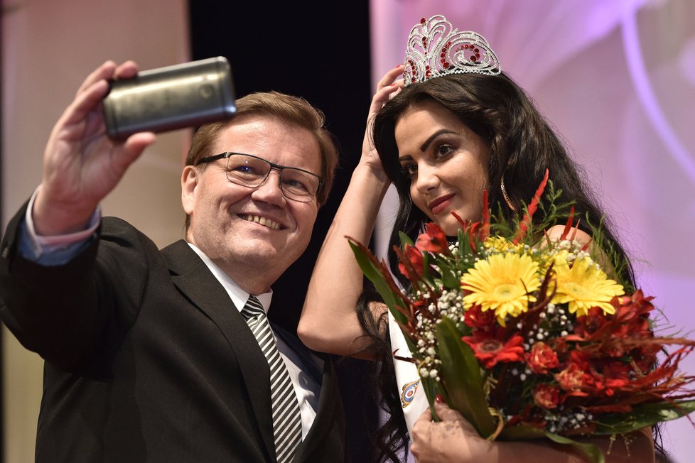 Zdeněk Škromach je milovník selfie. A také politik, který si již vyzkoušel i roli ministra.