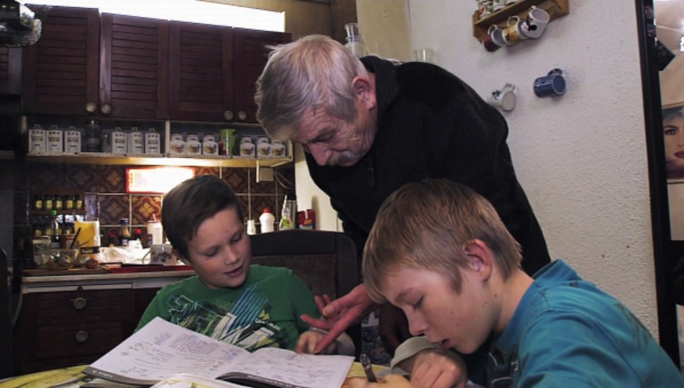 Zdeněk Sporer se svými vnuky