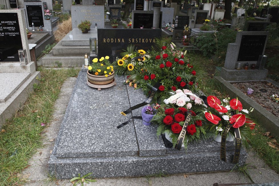Hrob Zdeňka Srstky