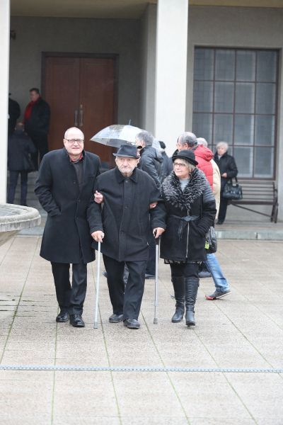 7. ledna 2019 Zdrchaný Srstka byl na pohřbu svého kamaráda k nepoznání.