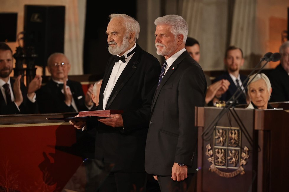 Zdeněk Svěrák dostal Řád bílého lva (28.10.2025) Zdeněk Svěrák dostal Řád bílého lva (28.10.2025)