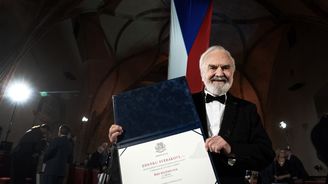 Zdeněk Svěrák slaví významné životní jubileum. Otestuje si, co víte o jeho životě a díle Zdeněk Svěrák slaví významné životní jubileum. Otestuje si, co víte o jeho životě a díle