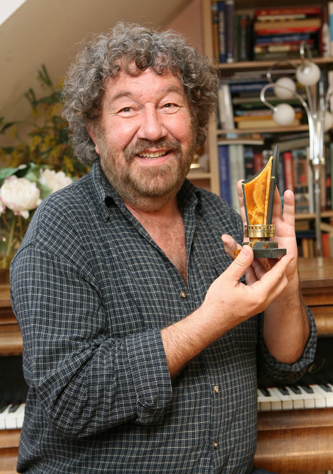 V srpnu 2011 v Uljanovsku (Rusko) dostal Zdeněk zvláštní Ocenění za rytířství, kterým vrátil dětem i společnosti krásu pohádky.