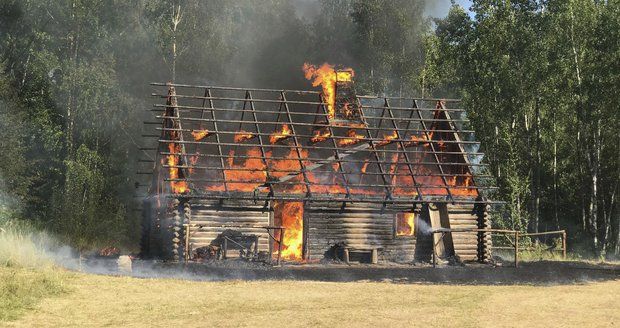 Požár chalupy během natáčení pohádky Zdeňka Zelenky