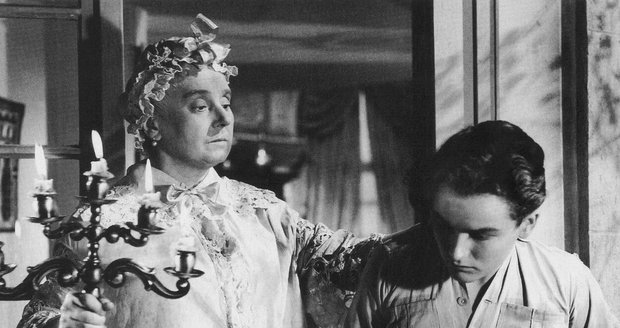 Herci Zdenka Baldová a Karel Richter ve filmu Kluci na řece z roku 1944