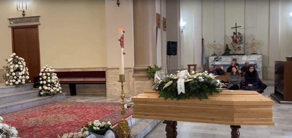 Češku Zdenku zavraždil běsnící Ital: Poslední sbohem jí dal kněz i její rodina.