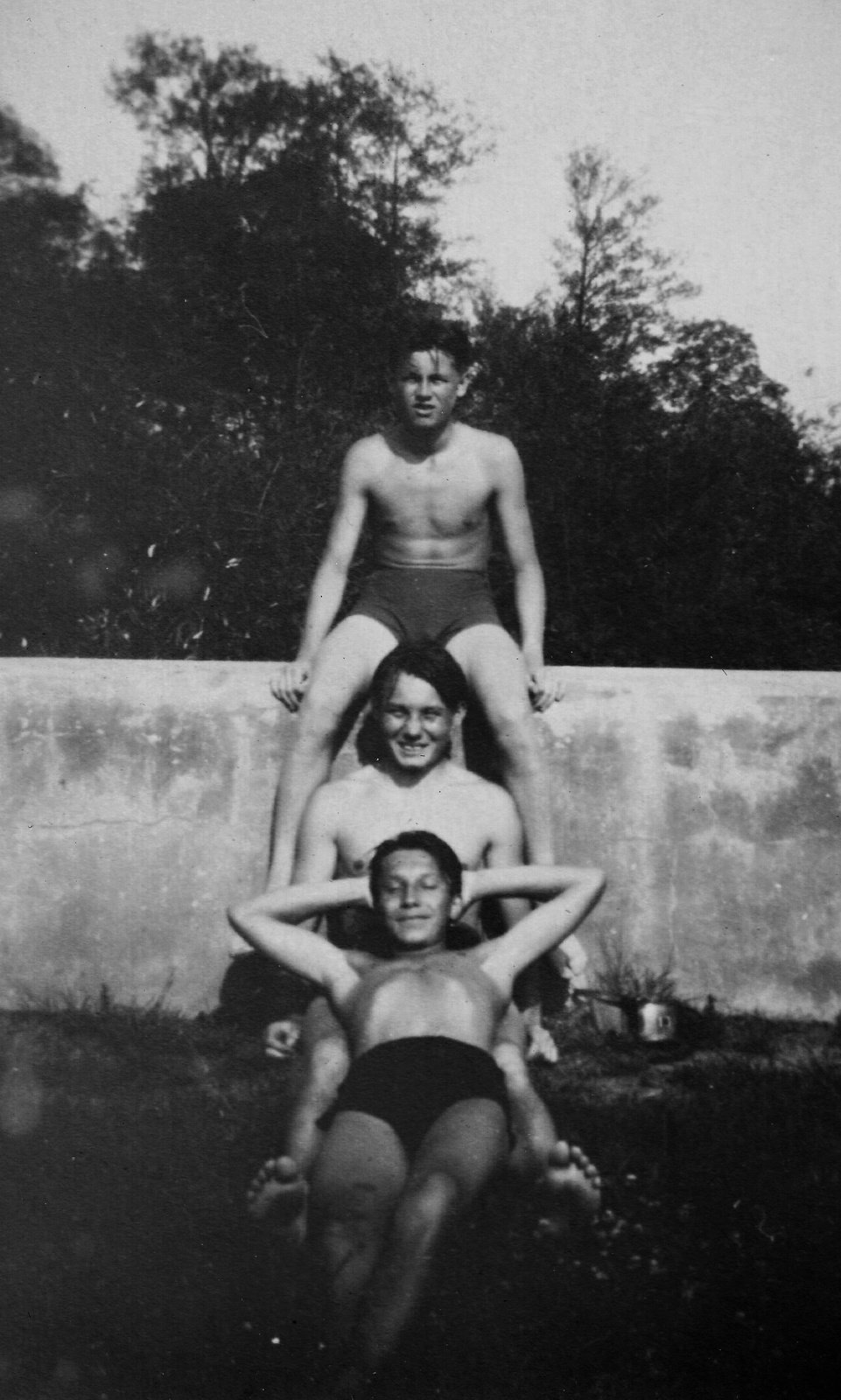 Pan Zima s přáteli asi v roce 1939.