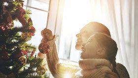 Tradice vánočního stromečku: Kdy je ten správný čas na zdobení, jak o něj pečovat, aby vydržel krásný co nejdéle, a kdy ho odstrojit?