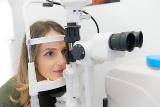 Zdravé oči: Cesta k nim je mnohdy jednodušší, než se zdá, a laserová operace umí zázraky