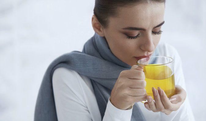 Zima hubnutí nesvědčí: Kašlete na dietu, pijte teplou vodu a těšte se na jaro