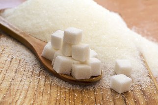 8 příznaků, že jíte moc cukru