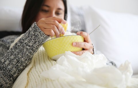 Jídla, která zhoršují nachlazení! Na tyto potraviny během nemoci zapomeňte