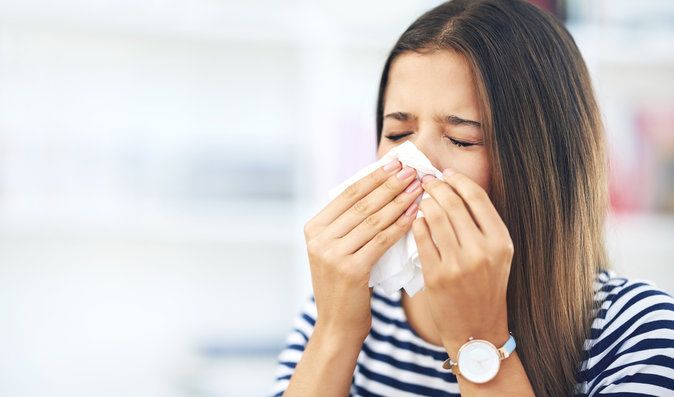 Případů chřipky přibývá, blíží se epidemie. Víte, jak se bránit?