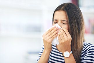 Případů chřipky přibývá, blíží se epidemie. Víte, jak se bránit? Případů chřipky přibývá, blíží se epidemie. Víte, jak se bránit?