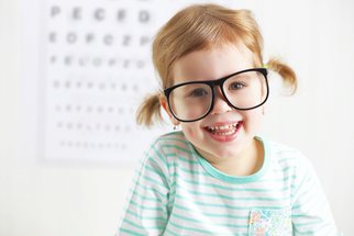 Jak poznat krátkozrakost a jiné oční vady u dětí? 