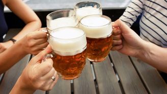 Vztah Čechů k alkoholu se mění. Kde se vůbec vzala česká pivní kultura?