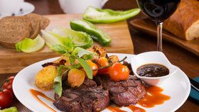 „Argentinské“ steaky z Brazílie a Nizozemska. Restaurace klamaly o původu hovězího