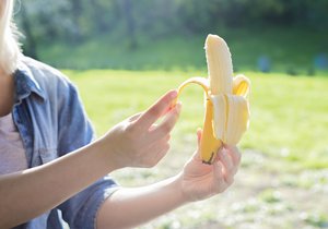 Neurvalý recidivista ukradl tři banány. Prodavači, který ho načapal, vyrazil zub! (Ilustrační foto)