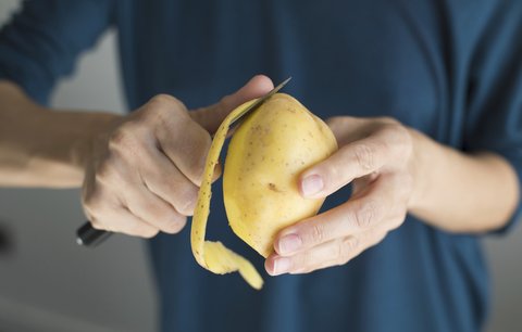 Nevyhazujte slupky od brambor! 5 důvodů vás přesvědčí, že do koše rozhodně nepatří