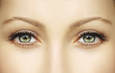 Víte, že se během života může měnit barva očí? Jsou za tím nemoc, strava nebo silné emoce!