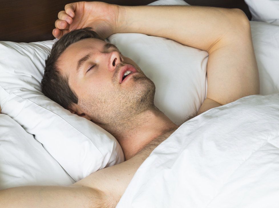 Alkohol a nikotin mají na kvalitu spánku velmi negativní vliv, tvrdí vědci.
