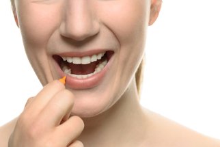 Prostor mezi zuby: Proč je nutné chrup očistit ze všech stran? 
