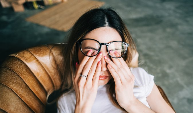 Nažloutlá kůže a bělmo? Žloutenku typu C podle toho nepoznáte Nažloutlá kůže a bělmo? Žloutenku typu C podle toho nepoznáte