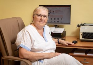 Zdravotní sestra Marie Adamusová (76) slouží přesně 58 let.