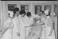 Zdravotnictví za socialismu: Přísní doktoři a léky, které by dnes neprošly