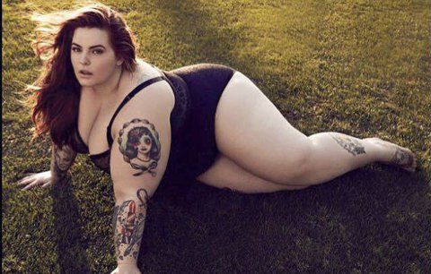 Slavná plus size modelka nadále hájí obezitu, i když je těhotná