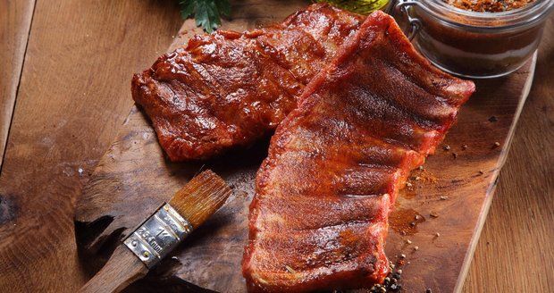 Nejlepší grilovací marinády! Jak naložit kuře, žebra, vepřové i ryby Bez dokonalé marinády se žádné grilování zkrátka neobejde