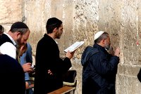 Izraelský žid začal u Zdi nářků křičet, že Alláh je velký: Ochranka ho na místě zastřelila!