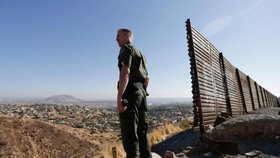Prototyp zdi mezi Spojenými státy a Mexikem se už staví.