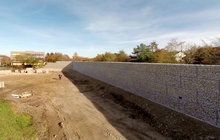 Nová »Berlínská« zeď! 4 metry kamene proti běžencům