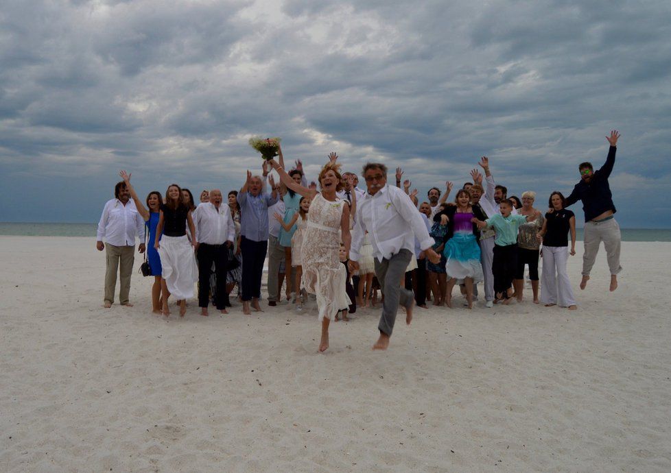 Loni se Pavel Zedníček na Floridě oženil.