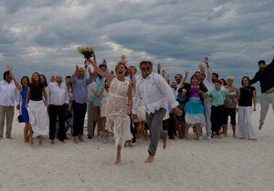 Pavel Zedníček a Hanka Kousalová se vzali na pláži na Floridě.