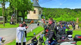 Věděli jste, že se v Česku pravidelně žehná motorkám a motorkářům? Zkusili jsme to Věděli jste, že se v Česku pravidelně žehná motorkám a motorkářům? Zkusili jsme to