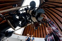 Blíží se největší zatmění Slunce od roku 1999! Pražské hvězdárny připravily speciální program