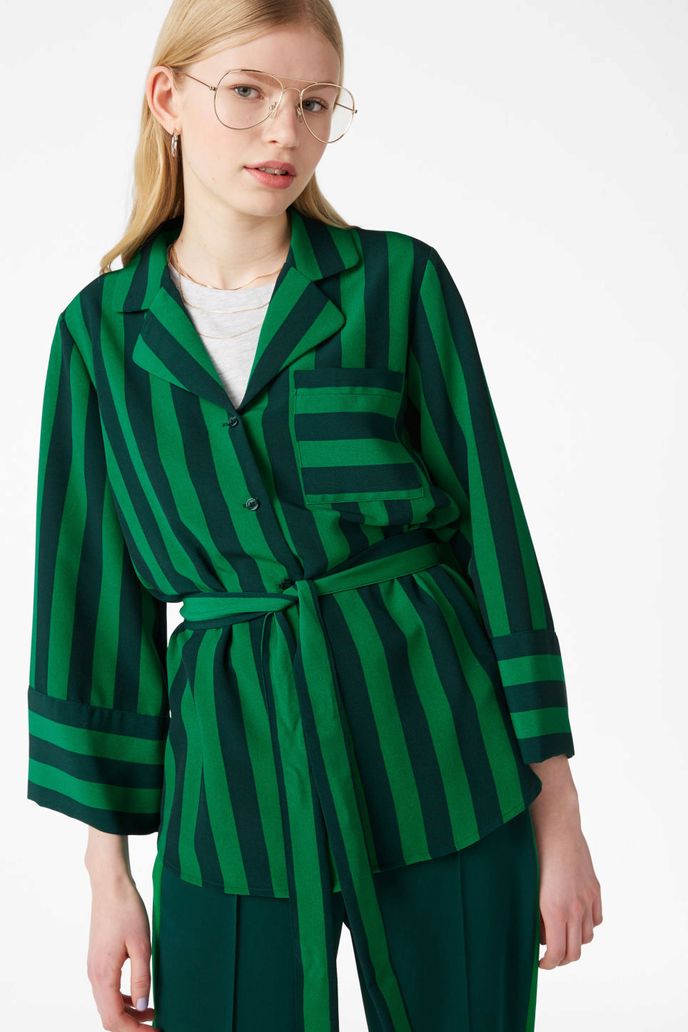 Blůza, Monki, 25 eur, www.monki.com Blůza, Monki, 25 eur, www.monki.com