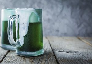 Zelené pivo na Zelený čtvrtek: Kam na něj vyrazit?