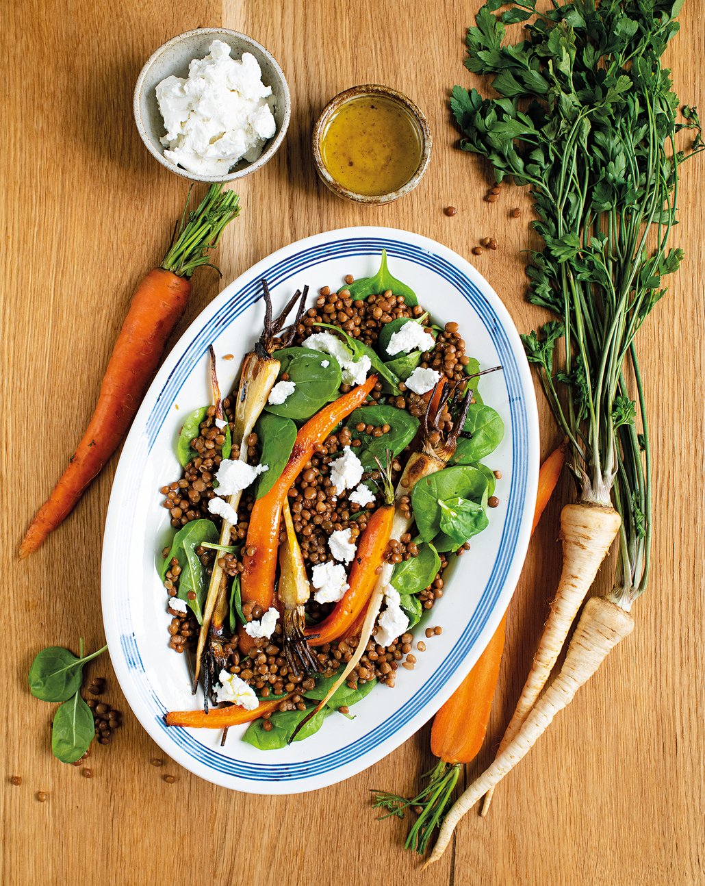 Čočkovým salátem s pečenou mrkví a petrželí uctíte i vegetariány