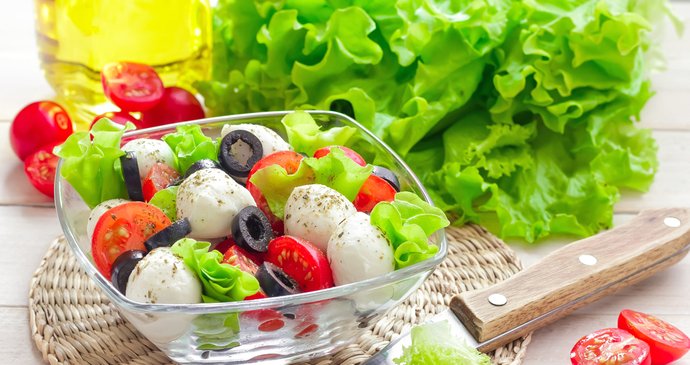 Zeleninový salát k obědu? Pouze výjimečně a v kombinaci s bílkovinami!