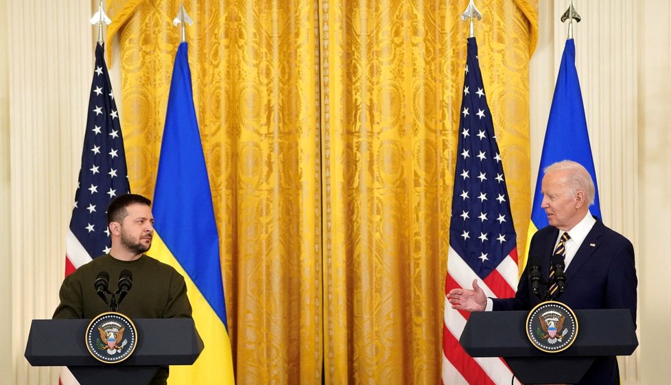 Prezident USA Joe Biden sdělil na tiskové konferenci svému ukrajinskému protějšku Zelenskému, že Spojené státy budou pokračovat v podpoře Ukrajiny