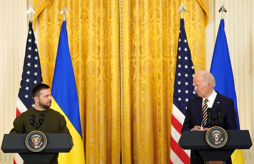 Prezident USA Joe Biden sdělil na tiskové konferenci svému ukrajinskému protějšku Zelenskému, že Spojené státy budou pokračovat v podpoře Ukrajiny.