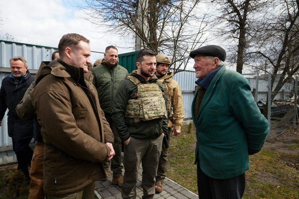 Zelenskyj navštívil Buču a další předměstí Kyjeva, sotva Rusové odtáhli (4. 4. 2022).
