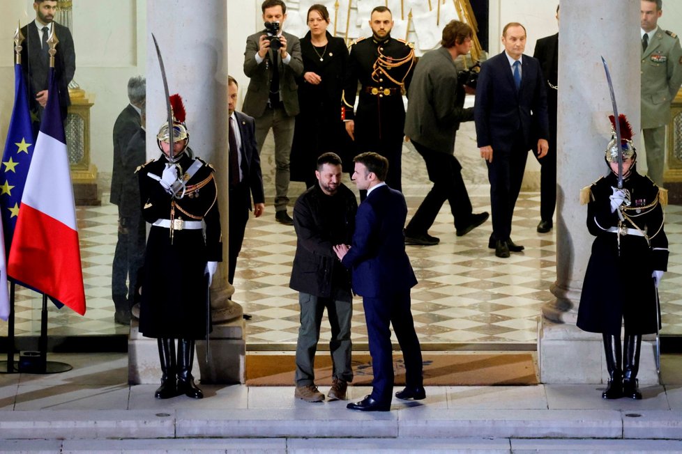 Volodymyr Zelenskyj v Paříži na jednání s Emmanuelem Macronem (16.2.2024)