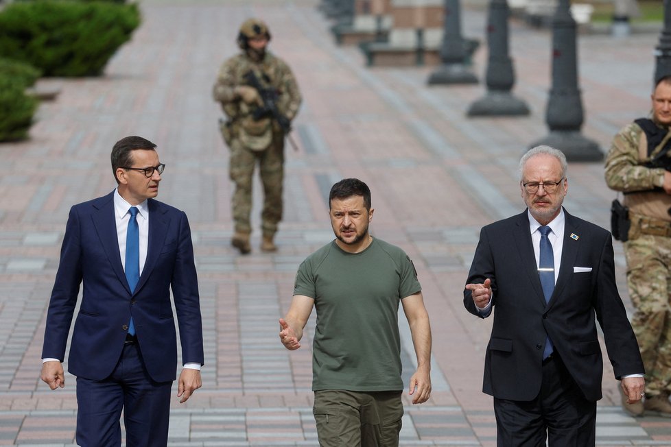 Zelenskyj v Kyjevě přivítal polského premiéra Morawieckého a lotyšského prezidenta Egilse Levitse (9.9.2022).