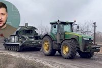 Jsem hrdý na naše traktorové vojsko! Ale potřebujeme stíhačky a tanky, práší se vám na ně, burcuje Zelenskyj