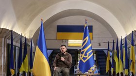 Volodymyr Zelenskyj měl tiskovou konferenci v kyjevském metru (23. 4. 2022)